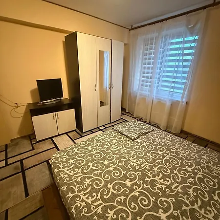 Decomandat , 2 Apartment