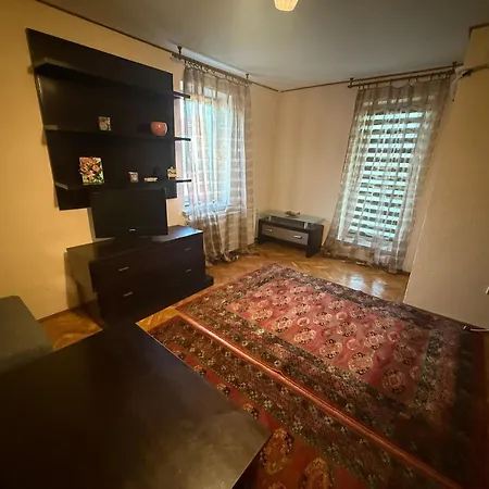 Decomandat , 2 Apartament *